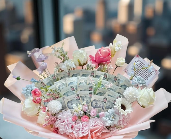 Cara Membuat Buket Uang dan Bunga: Hadiah Unik yang Sedang Tren